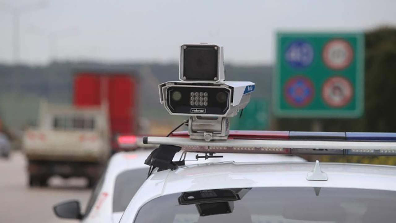 Foto - Sürücüler dikkat! O bölgede pusuda, 4 araca birden ceza kesiyor