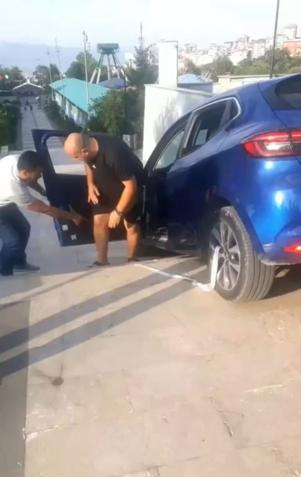 Sürücüler dikkat...Bursa'da navigasyonu karıştıran merdivenden uçuyor
