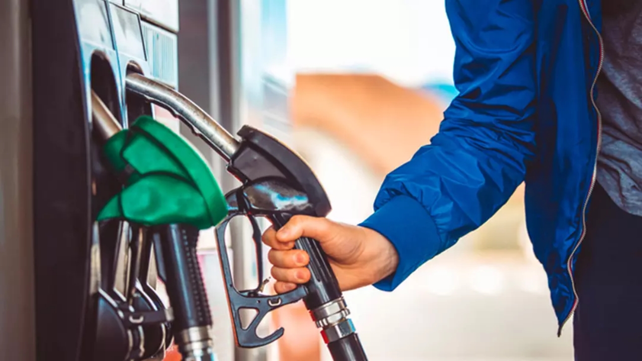 Foto - Sürücülere bir şok daha! Akaryakıt fiyatları füze gibi fırladı! Tabela bakın kaçı göstermeye başladı