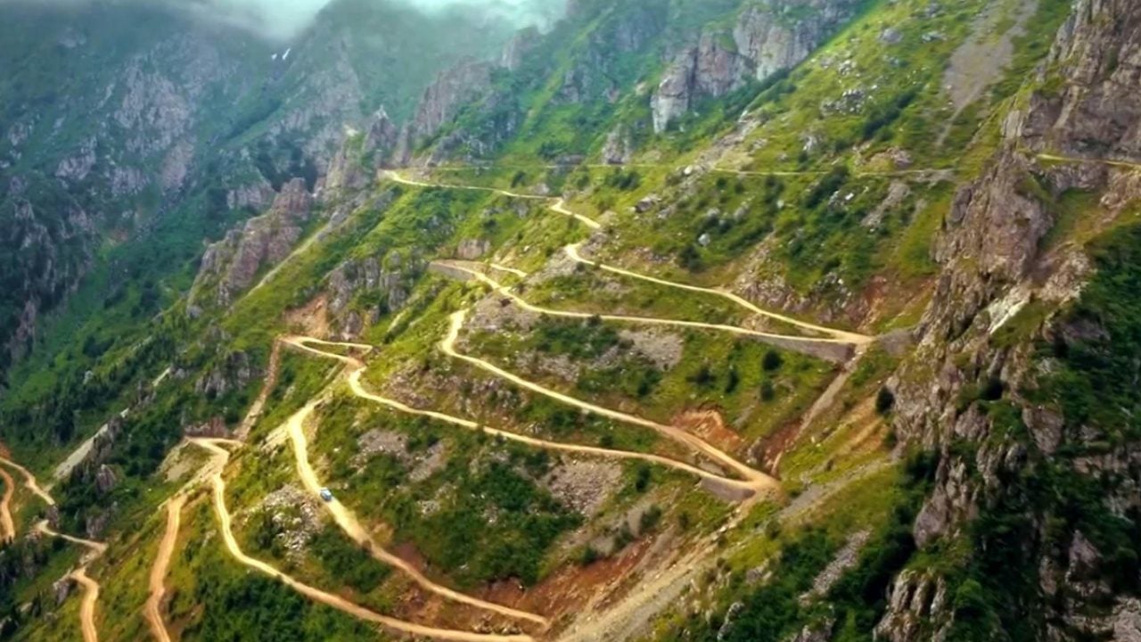 Foto - Sürücülerin korkulu rüyası! Bu yollarda hatanın telafisi yok