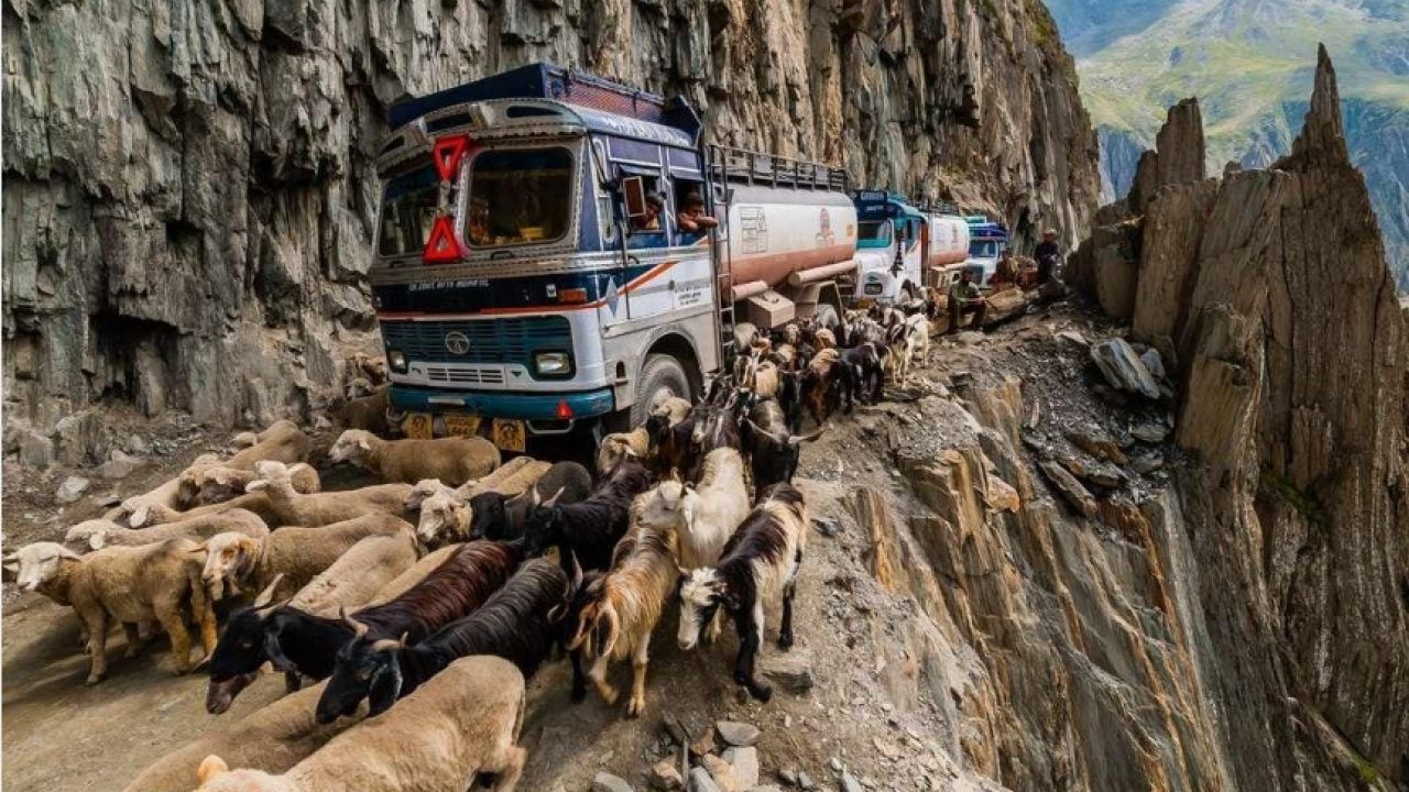 Foto - Sürücülerin korkulu rüyası! Bu yollarda hatanın telafisi yok