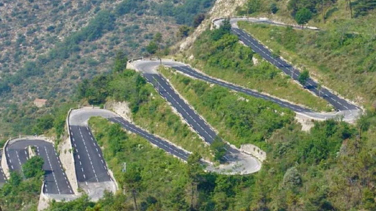 Foto - Sürücülerin korkulu rüyası! Bu yollarda hatanın telafisi yok