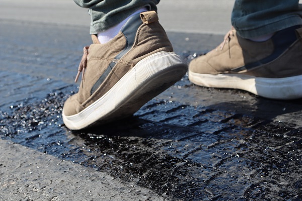 Sürücülerin zor anları! Kimse inanamadı asfalt bu hale geldi