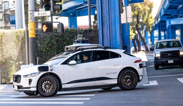 Foto - Sürücüsüz taksi Waymo, binlerce yolcuya ulaştı