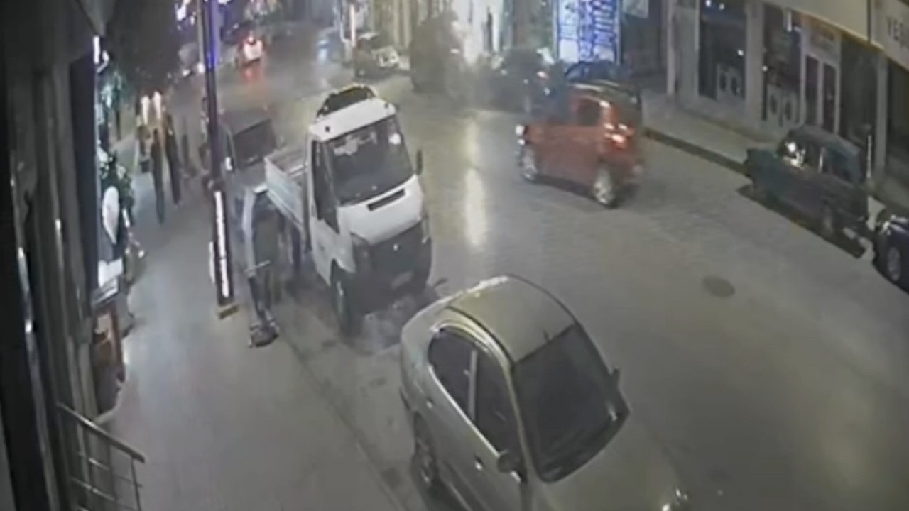 Foto - Sürücüye ceza var alkole yok! Sarhoş traktör sürücüsü 3 araca çarparak durabildi