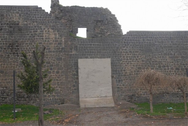 Foto - Sur'un dört bir tarafı çevriliyor