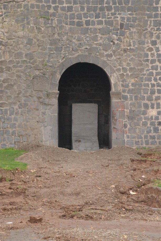 Foto - Sur'un dört bir tarafı çevriliyor