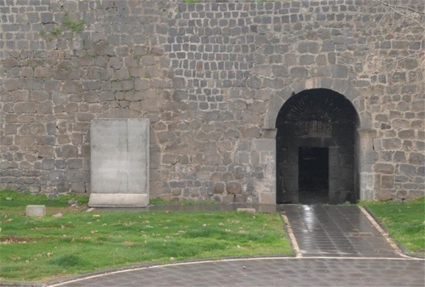 Foto - Sur'un dört bir tarafı çevriliyor