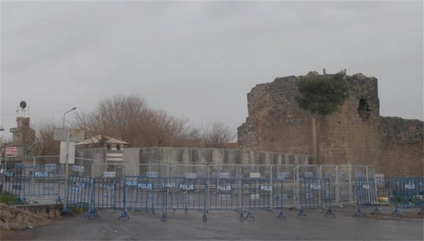 Foto - Sur'un dört bir tarafı çevriliyor