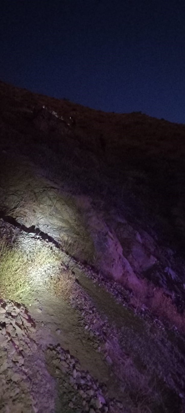 Foto - Sürünün peşinden giden anne ve kızı dağda mahsur kaldı