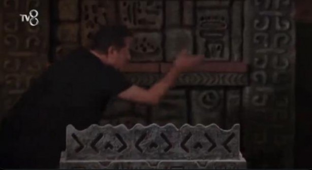 Foto - Survivor yarışmacıları Acun Ilıcalı'yı çıldırttı! Acun Ilıcalı'yı hiç böyle görmediniz... Bağırıp, sandalyeyi devirdi