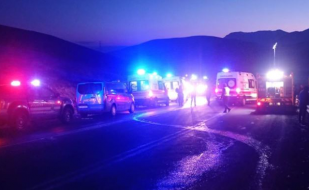 Foto - Susurluk'ta can pazarı! Otobüs tıra çarptı