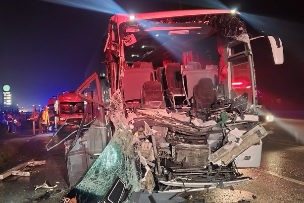 Foto - Susurluk'ta can pazarı! Otobüs tıra çarptı