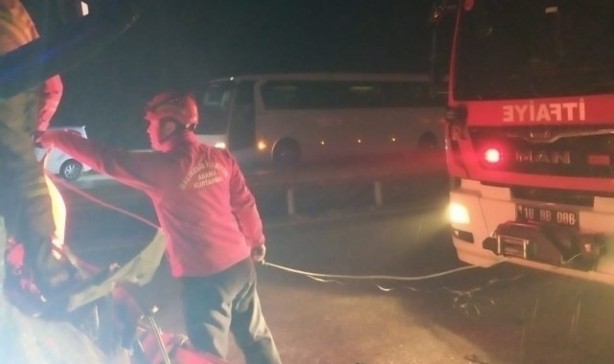 Foto - Susurluk'ta can pazarı! Otobüs tıra çarptı