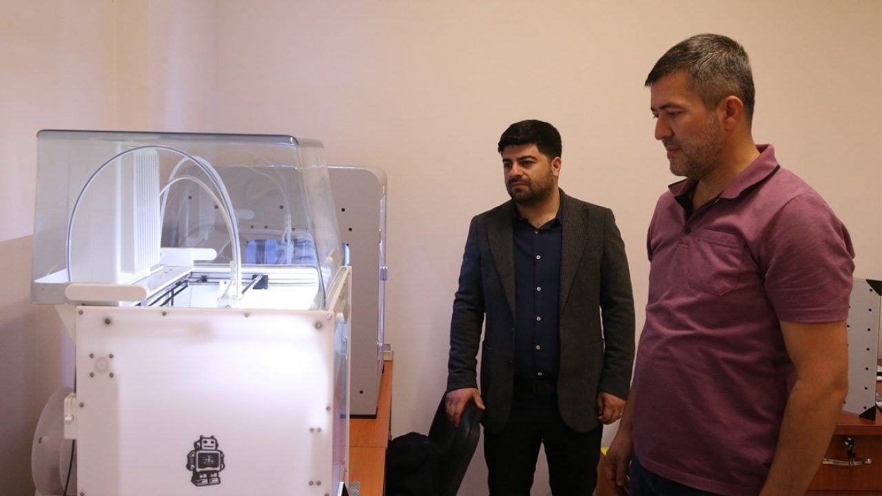 Foto - Sütçü İmam Üniversitesinden atılım! Kuş görünümlü roket-dron tescillendi