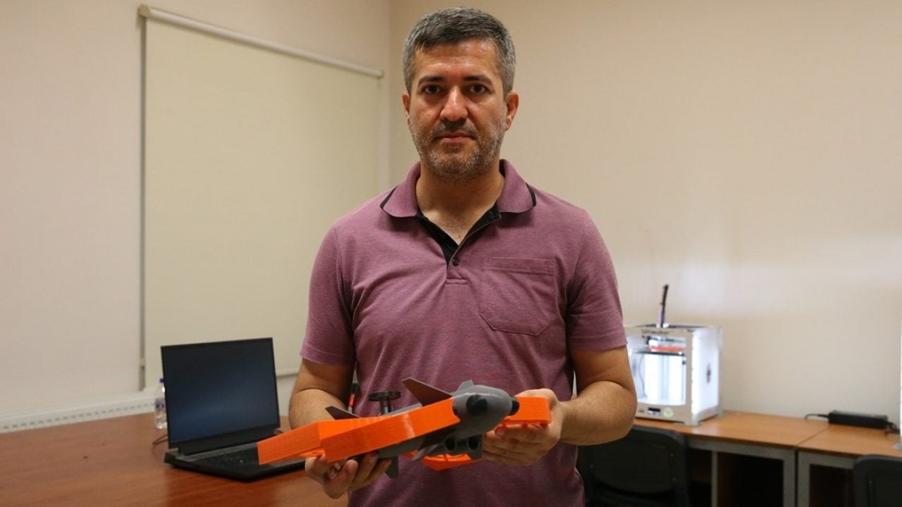 Foto - Sütçü İmam Üniversitesinden atılım! Kuş görünümlü roket-dron tescillendi