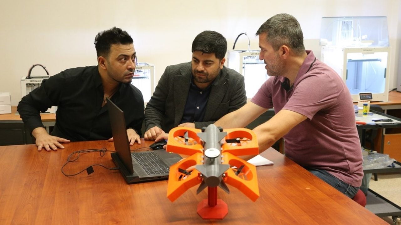 Foto - Sütçü İmam Üniversitesinden atılım! Kuş görünümlü roket-dron tescillendi