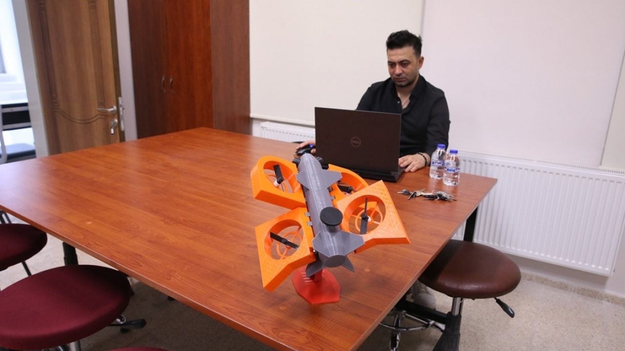 Foto - Sütçü İmam Üniversitesinden atılım! Kuş görünümlü roket-dron tescillendi