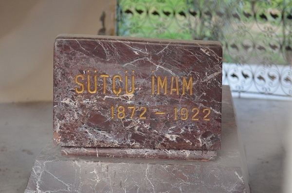 Foto - Sütçü İmam’ın kabri depremde zarar görmedi