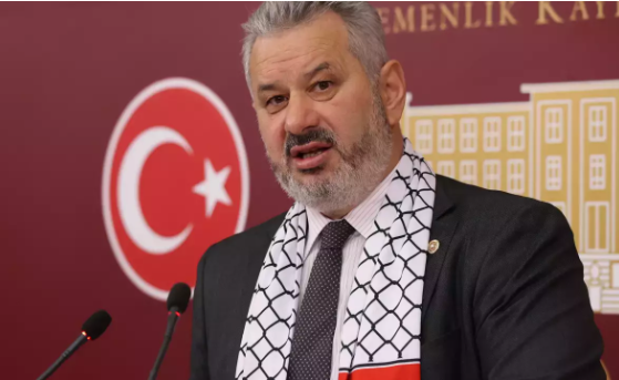 Foto - Suudi Arabistan bir ‘kefiye’ye yenik düştü! İstanbul Milletvekili Hasan Turan Kabe’de böyle gözaltına alındı