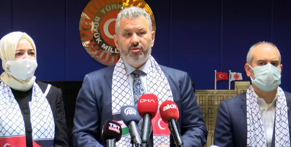 Foto - Suudi Arabistan bir ‘kefiye’ye yenik düştü! İstanbul Milletvekili Hasan Turan Kabe’de böyle gözaltına alındı