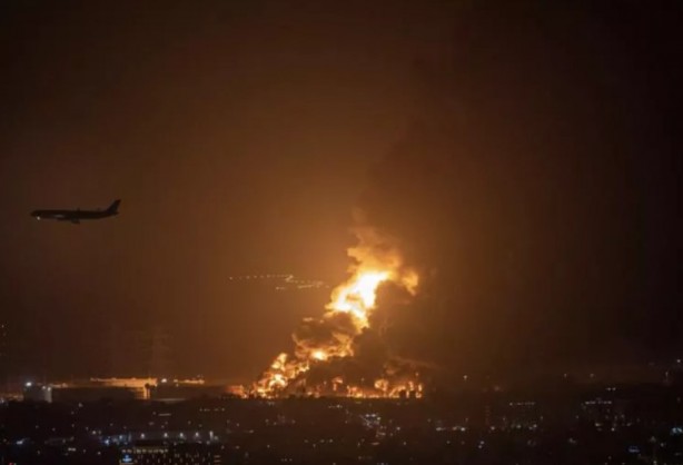 Foto - Suudi Arabistan kalbinden vuruldu! 24 saattir yanıyor