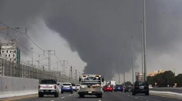 Foto - Suudi Arabistan kalbinden vuruldu! 24 saattir yanıyor
