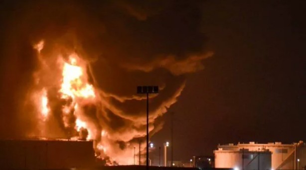 Foto - Suudi Arabistan kalbinden vuruldu! 24 saattir yanıyor