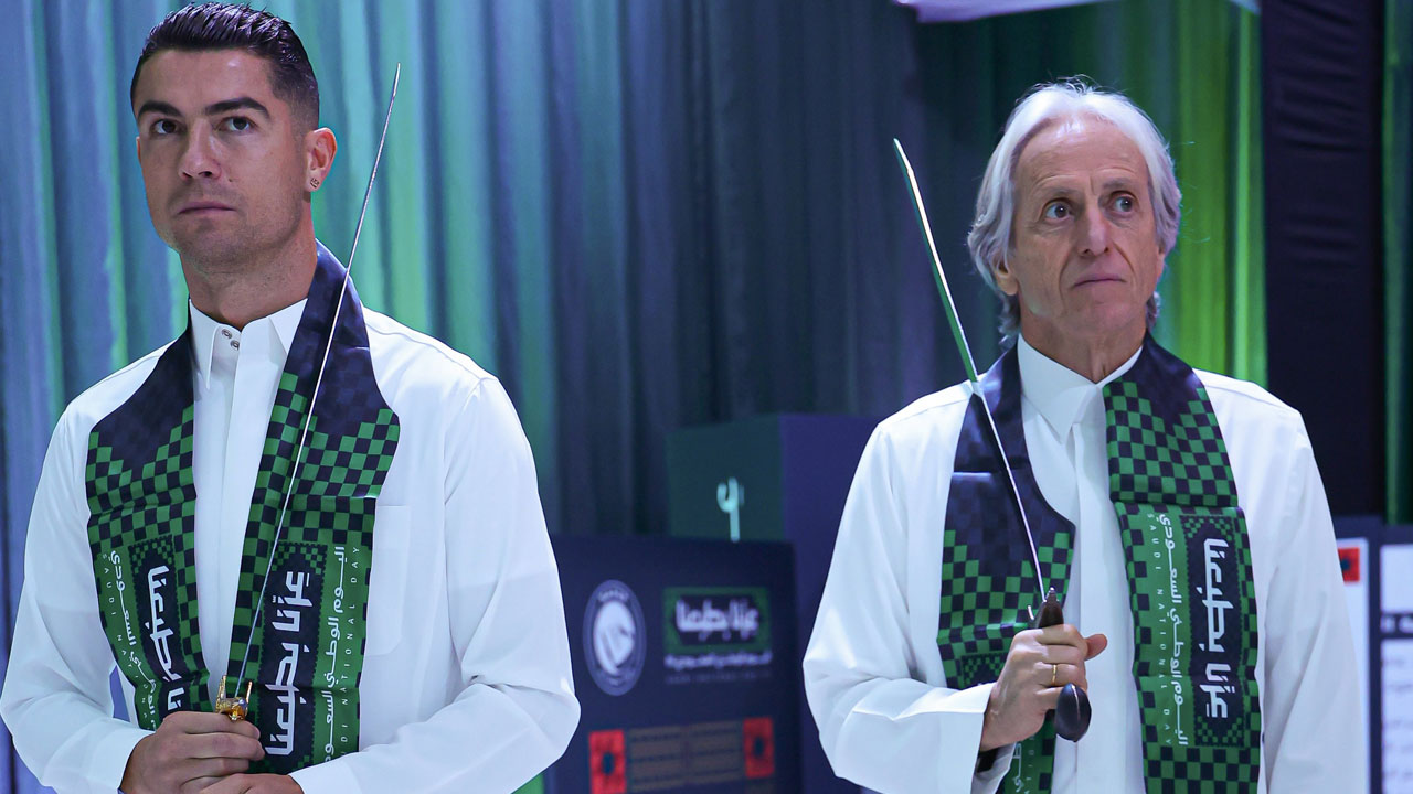 Foto - Suudi Arabistan Milli Günü’nde kılıç salladı! Cristiano Ronaldo’yu böyle görmediniz