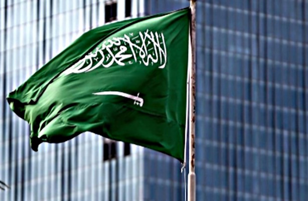 Foto - Suudi Arabistan'da ilk kez kutlandı! Kelime-i Tevhid ve kılıç simgesi...