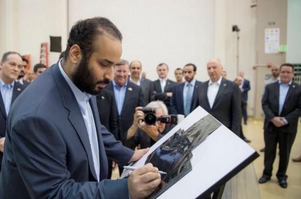 Foto - Suudi Arabistan'da ilk kez kutlandı! Kelime-i Tevhid ve kılıç simgesi...