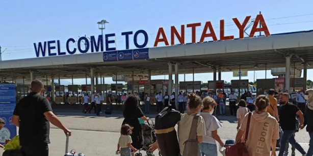 Foto - Suudi Arabistan'da maalesef gündem Türkiye! 'Kaçmaya başladılar' diyerek duyurdular