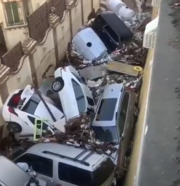 Foto - Suudi Arabistan'da sel felaketi! "Dışarı çıkmayın" uyarısı