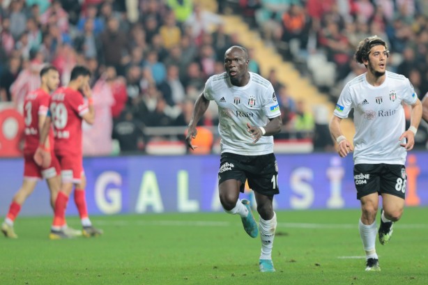 Foto - Suudi Arabistanlılar dizlerini dövüyor... Müthiş adım atıldı: Herkesi şaşkına çeviren çıkış... Peş peşe: 