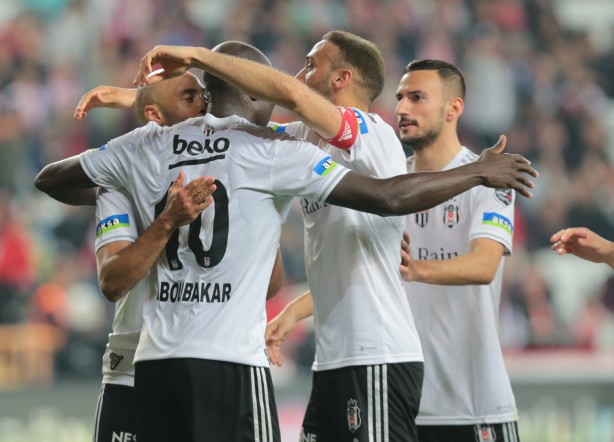 Foto - Suudi Arabistanlılar dizlerini dövüyor... Müthiş adım atıldı: Herkesi şaşkına çeviren çıkış... Peş peşe: 