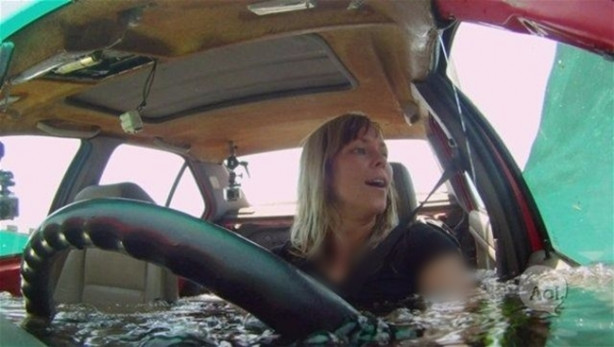 Foto - Suya batan otomobilden nasıl kurtulabilirsiniz?