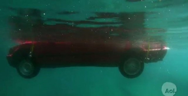 Foto - Suya batan otomobilden nasıl kurtulabilirsiniz?