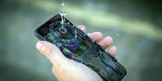 Foto - Suya düşen iPhone, 10 ay sonra çıkarıldı: İşte sonuç