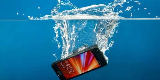 Foto - Suya düşen iPhone, 10 ay sonra çıkarıldı: İşte sonuç