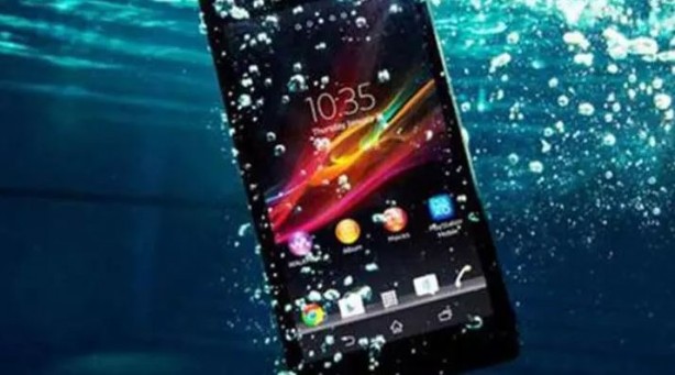 Foto - Suya düşen telefonunuzu kurtarın