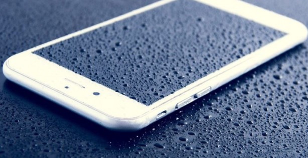 Foto - Suya düşen telefonunuzu kurtarın