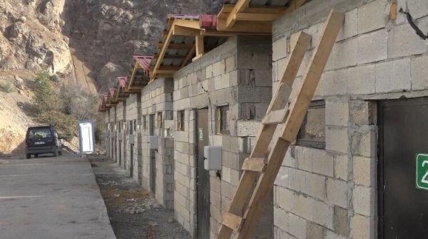 Foto - Suya gömülen Yusufeli'nde 'hayvan oteli'