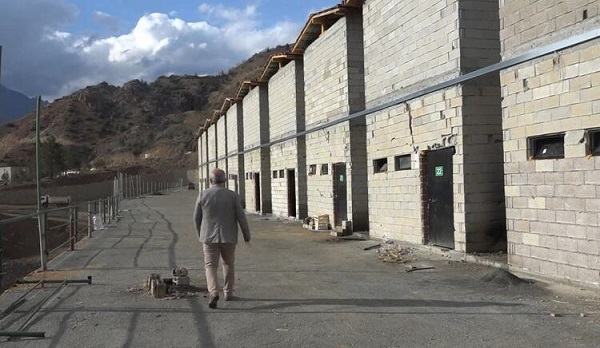 Foto - Suya gömülen Yusufeli'nde 'hayvan oteli'