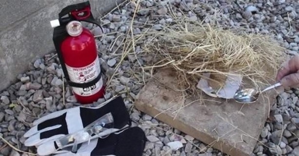 Foto - Suyla ateş yakabileceğinizi biliyor muydunuz?