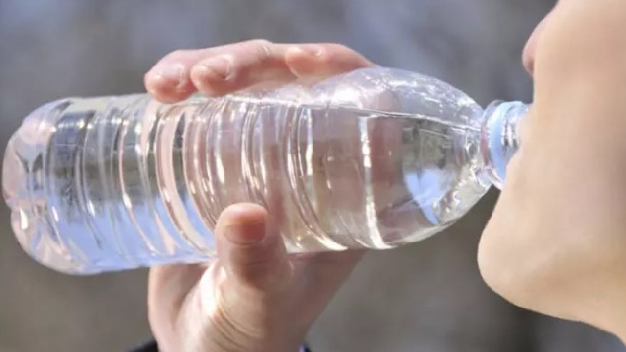 Foto - Suyu bu şekilde içenler dikkat: Meğer kısırlığa neden oluyormuş!