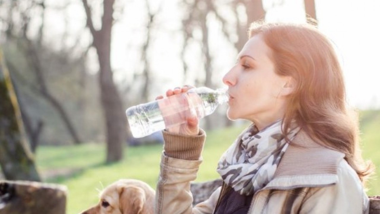 Foto - Suyu bu şekilde içenler dikkat: Meğer kısırlığa neden oluyormuş!