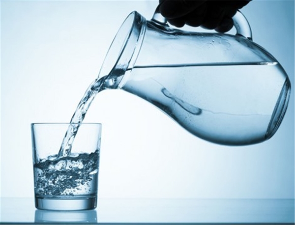 Foto - Suyu neden oturarak içiyoruz?