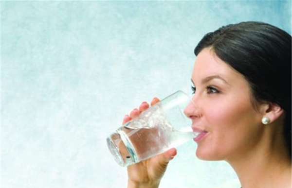 Foto - Suyu neden oturarak içiyoruz?