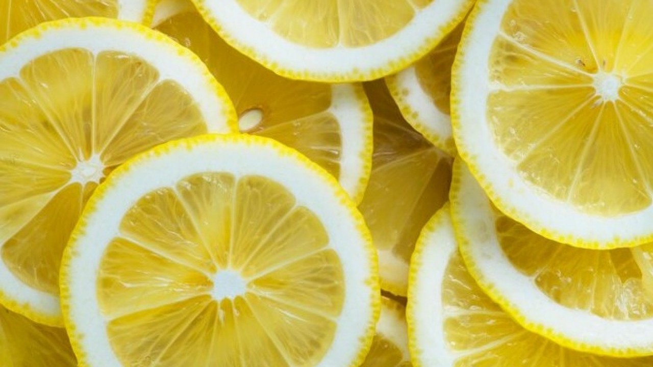 Foto - Suyunu sıkıp çöpe atıyorduk ama..! Limon kabuğunun faydası açıklandı