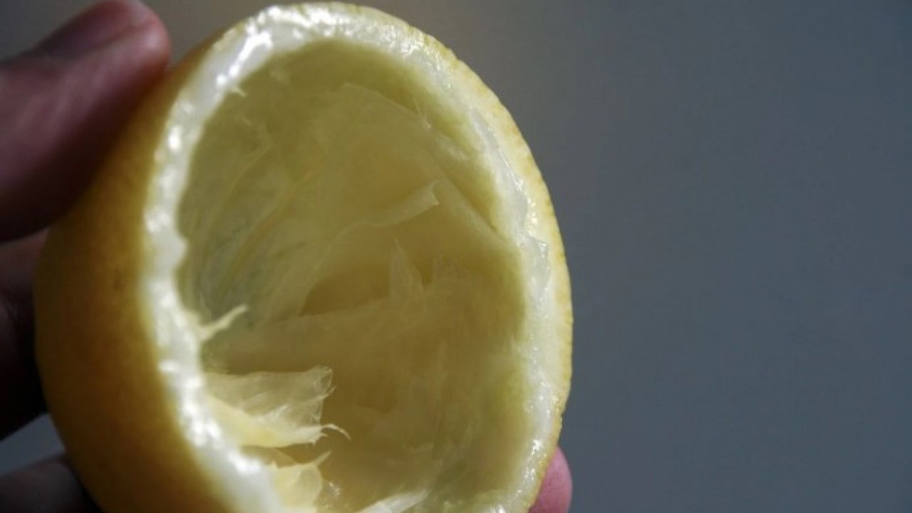 Foto - Suyunu sıkıp çöpe atıyorduk ama..! Limon kabuğunun faydası açıklandı